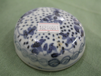 16214001清代晚期花卉纹青花粉盒上盖